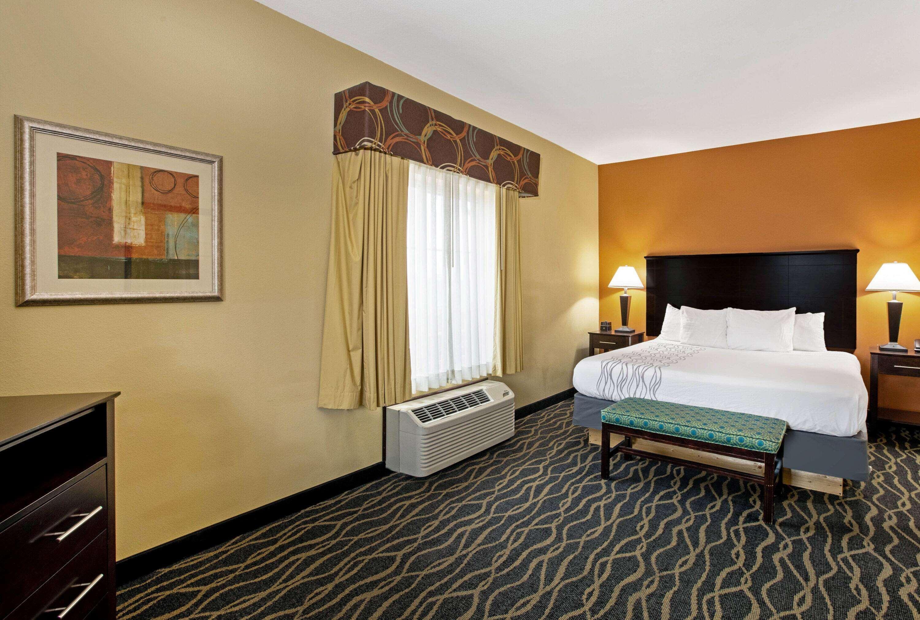 Hotel La Quinta By Wyndham Airport / Expo Square