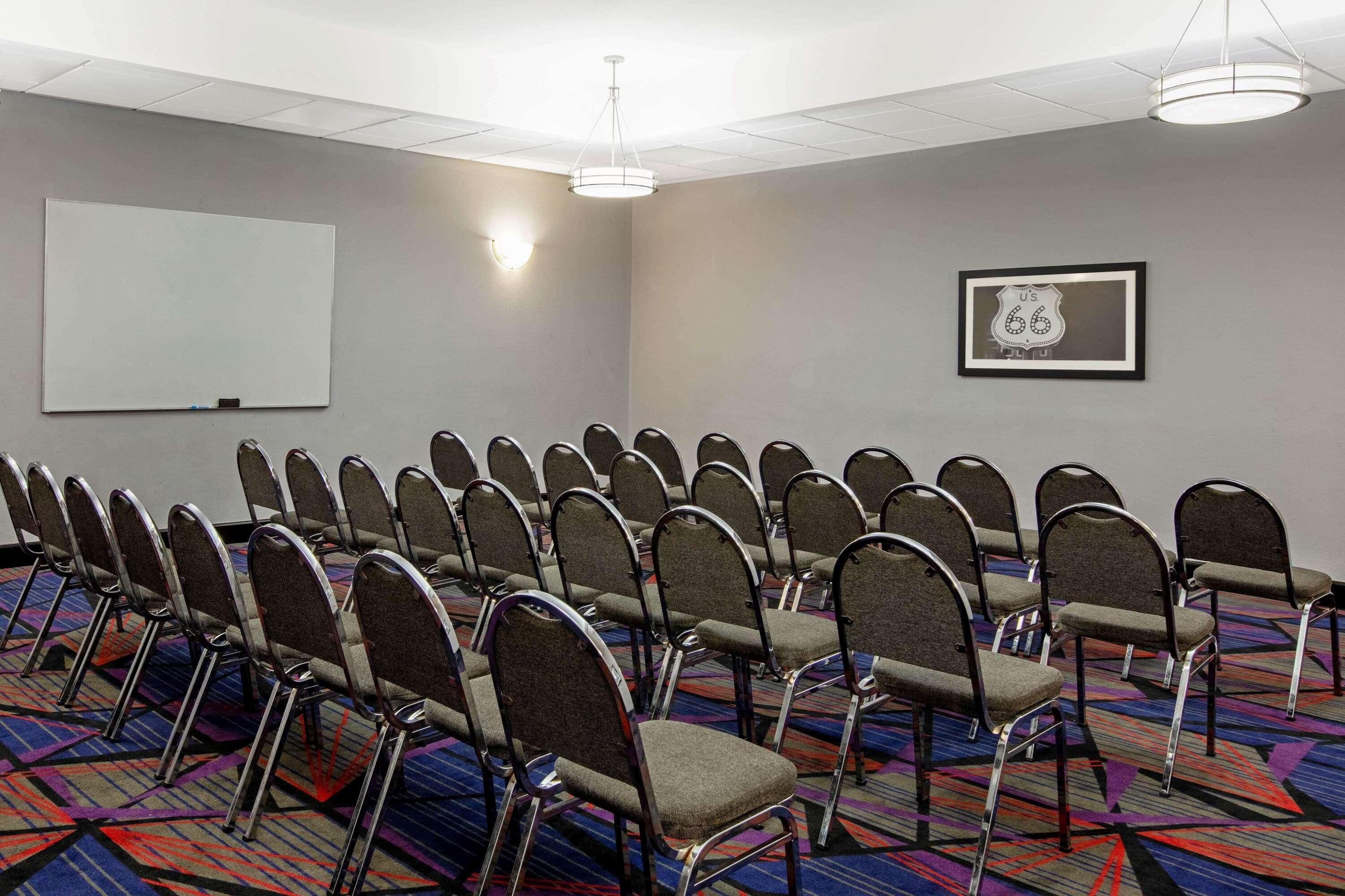 Hotel La Quinta By Wyndham Airport / Expo Square Tulsa