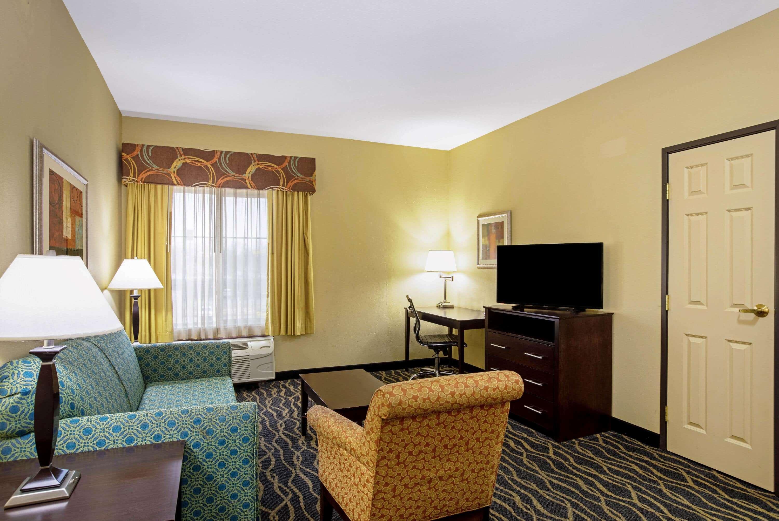 La Quinta By Wyndham Airport / Expo Square