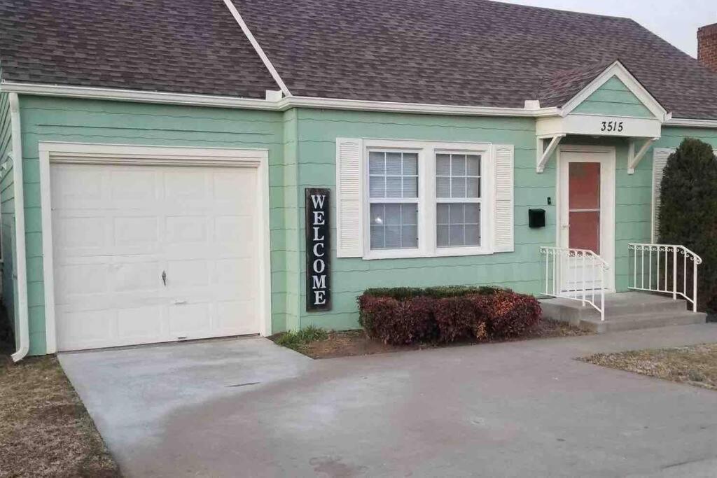 Holiday home Blue Flamingo's Charming Home-heart Of Tulsa2- Cherry St-expo-11th Tulsa