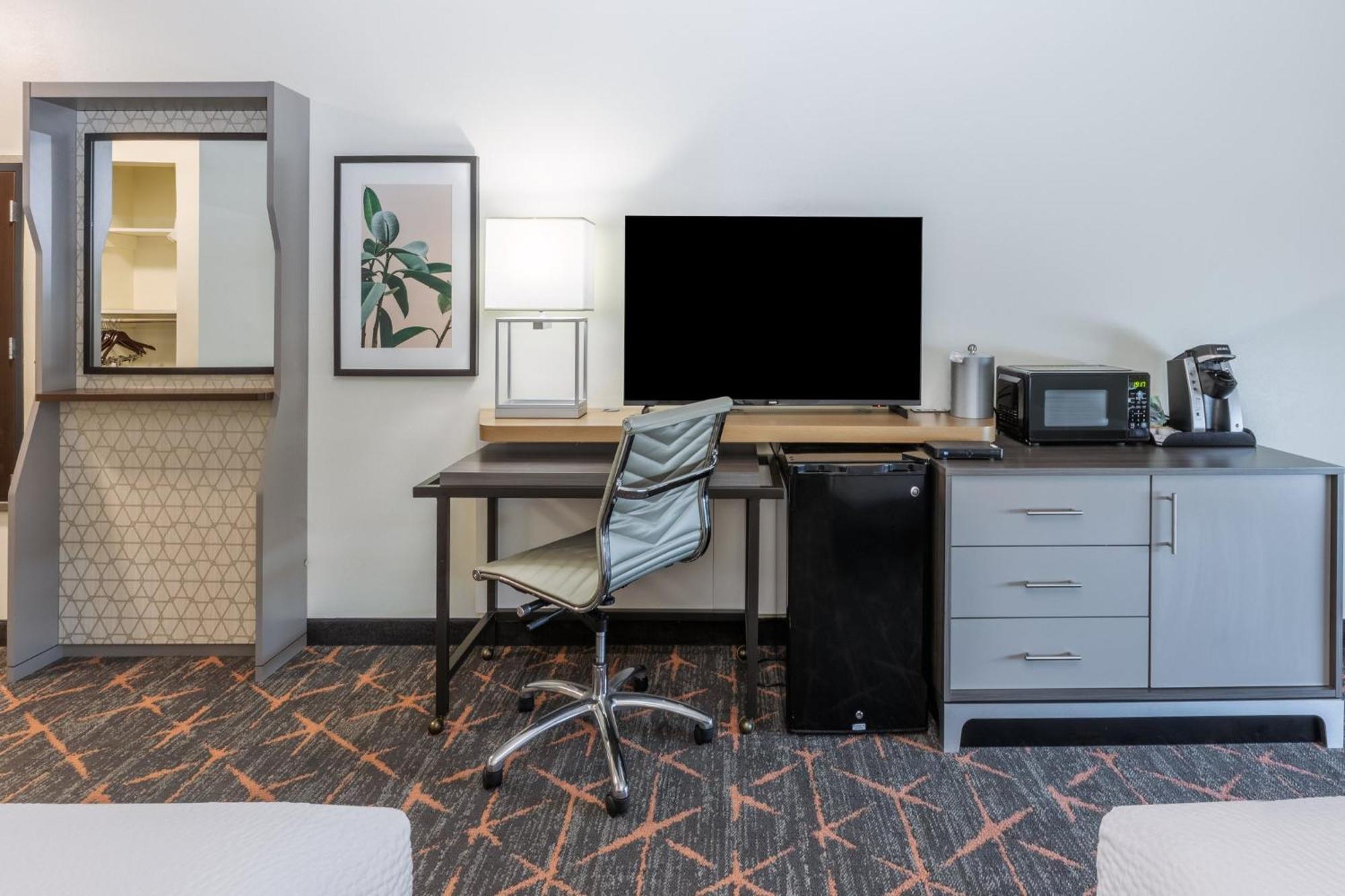 Hotel & South By Ihg