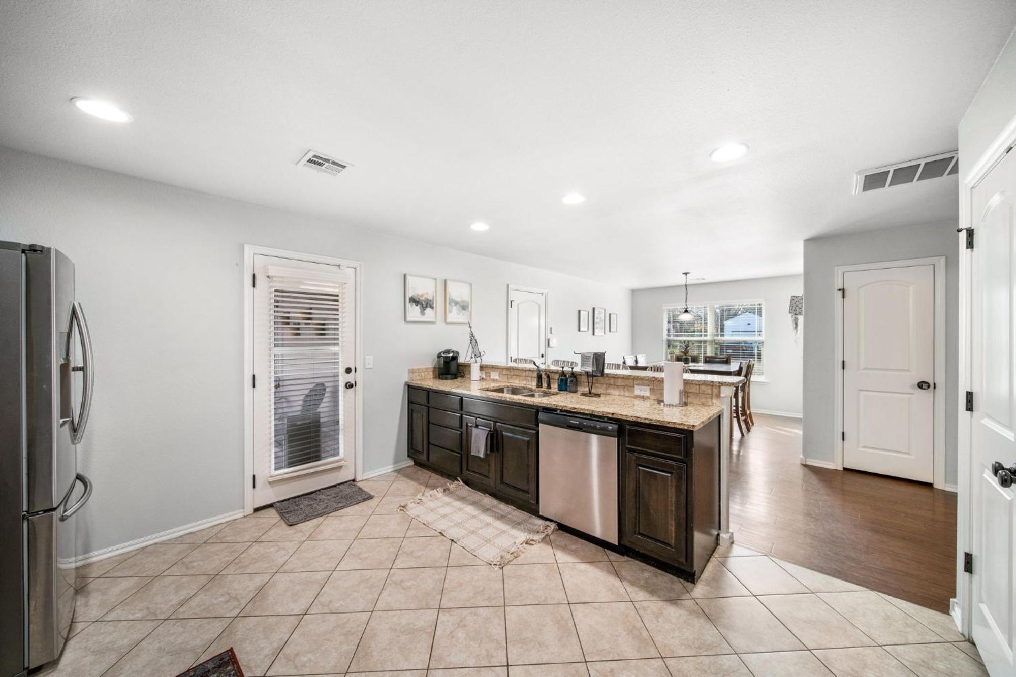 6 Bed,fire Pit, Grill, Walk To Tu By Hvnlyhomes Holiday home *