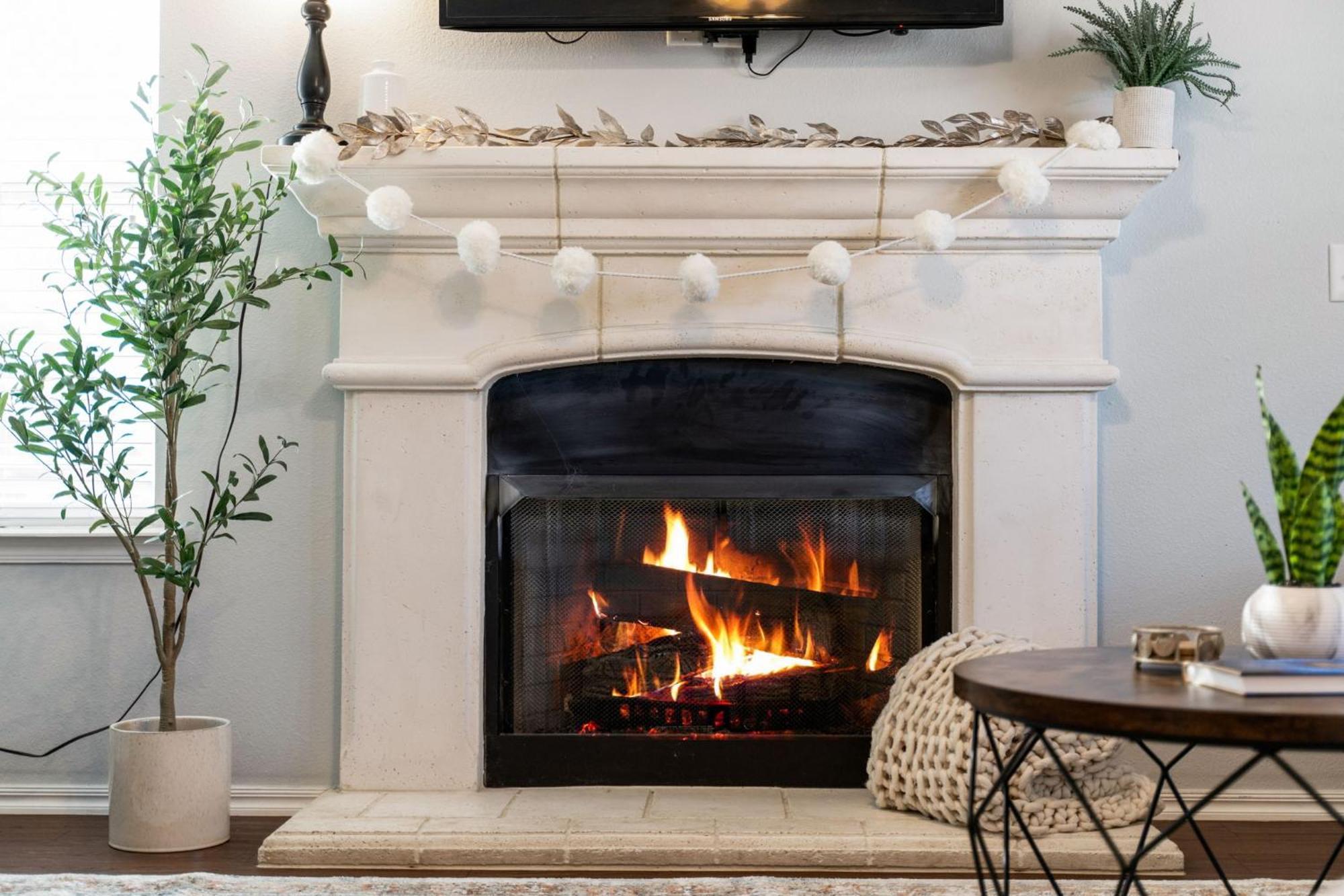 6 Bed,fire Pit, Grill, Walk To Tu By Hvnlyhomes Holiday home