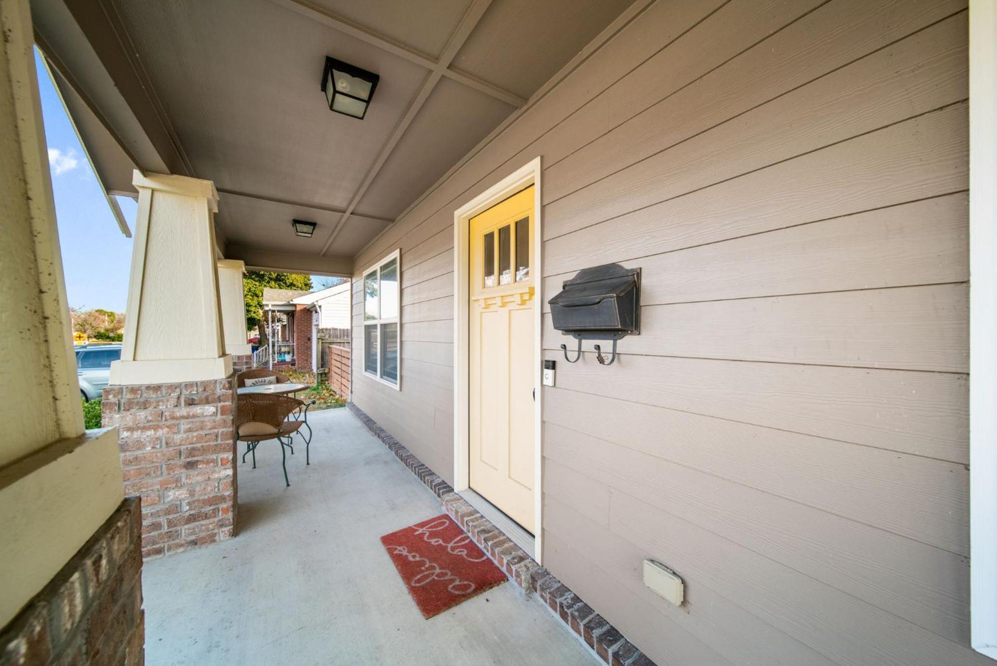 6 Bed,fire Pit, Grill, Walk To Tu By Hvnlyhomes Holiday home