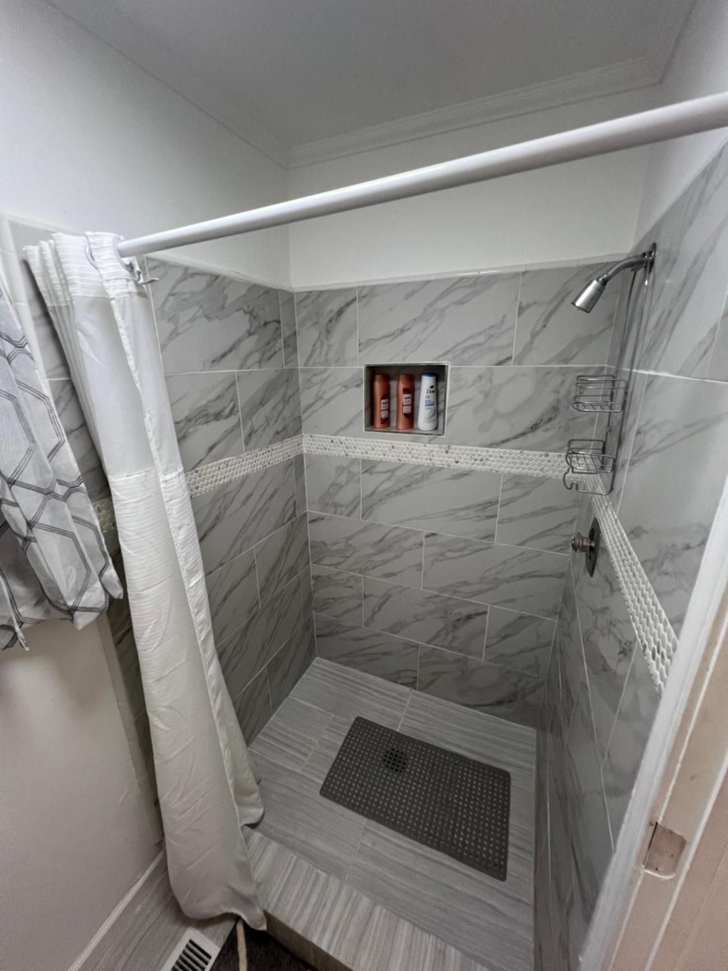 Cozy Private 5 Min From Saint Francis Hospital And Woodland Hills Mall