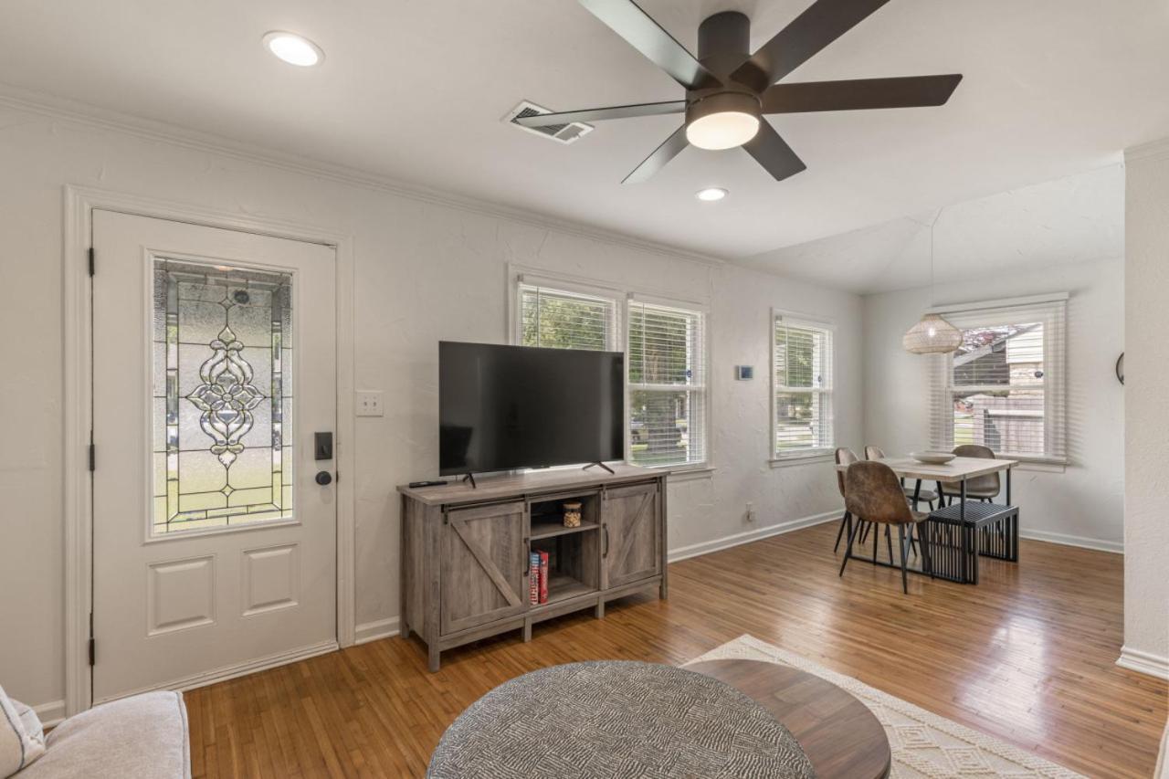 Modernnest-ks Bed And Fire Pit Holiday home Tulsa