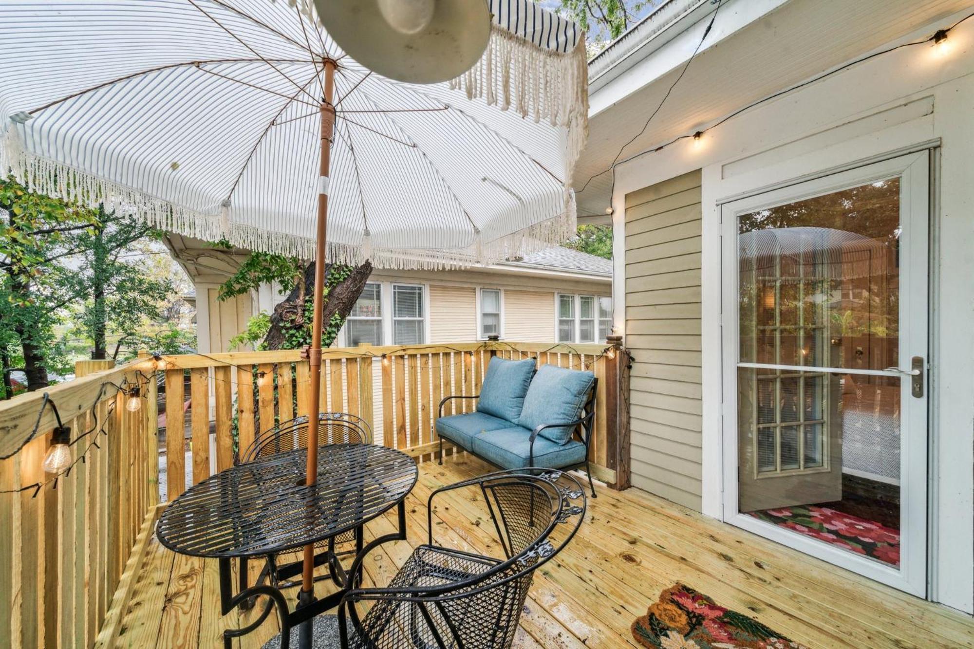 Hottub, Pool Table, Basketball, Firepit, Sleeps 8 Tulsa