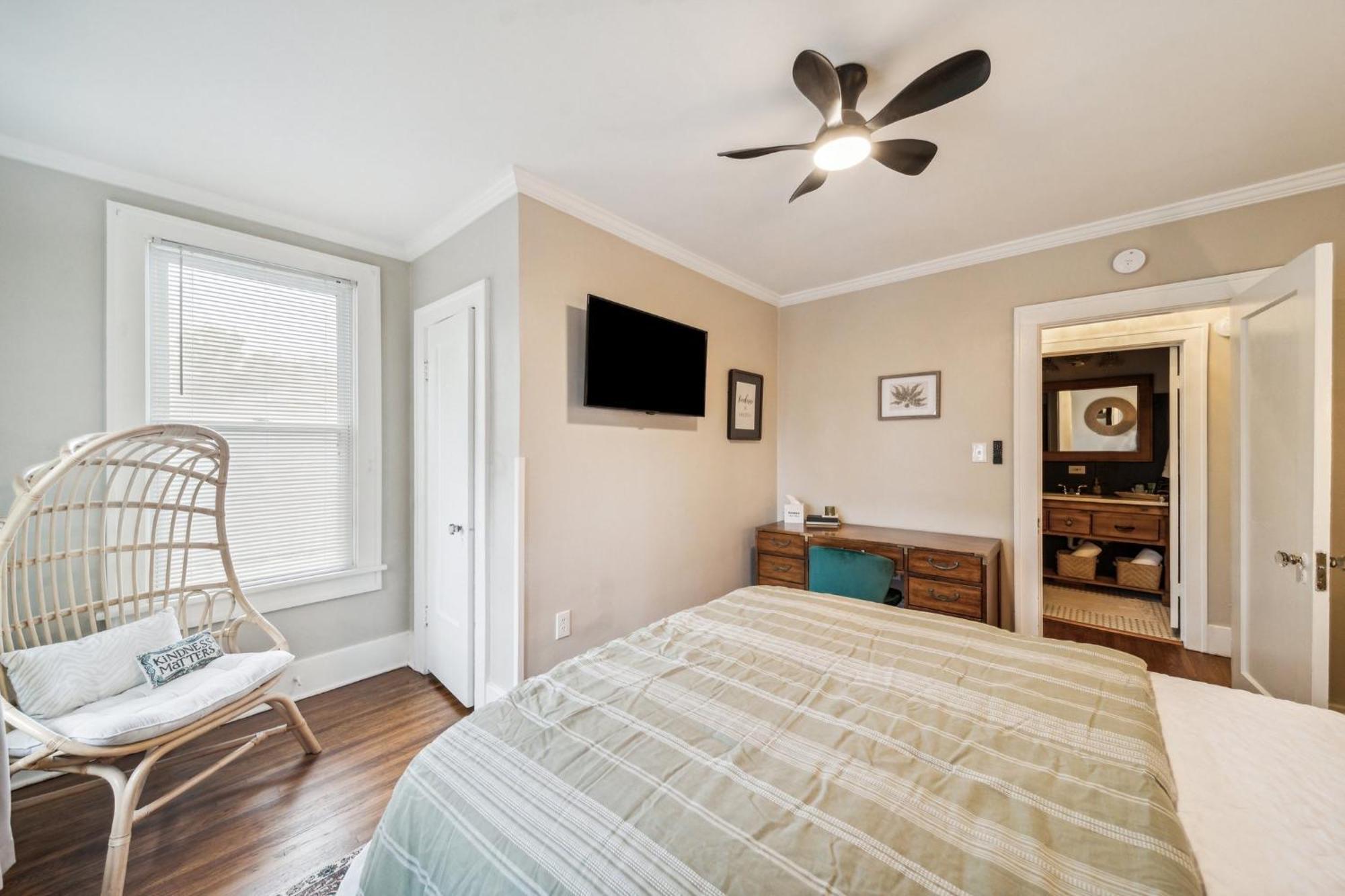 Holiday home Hottub, Pool Table, Basketball, Firepit, Sleeps 8