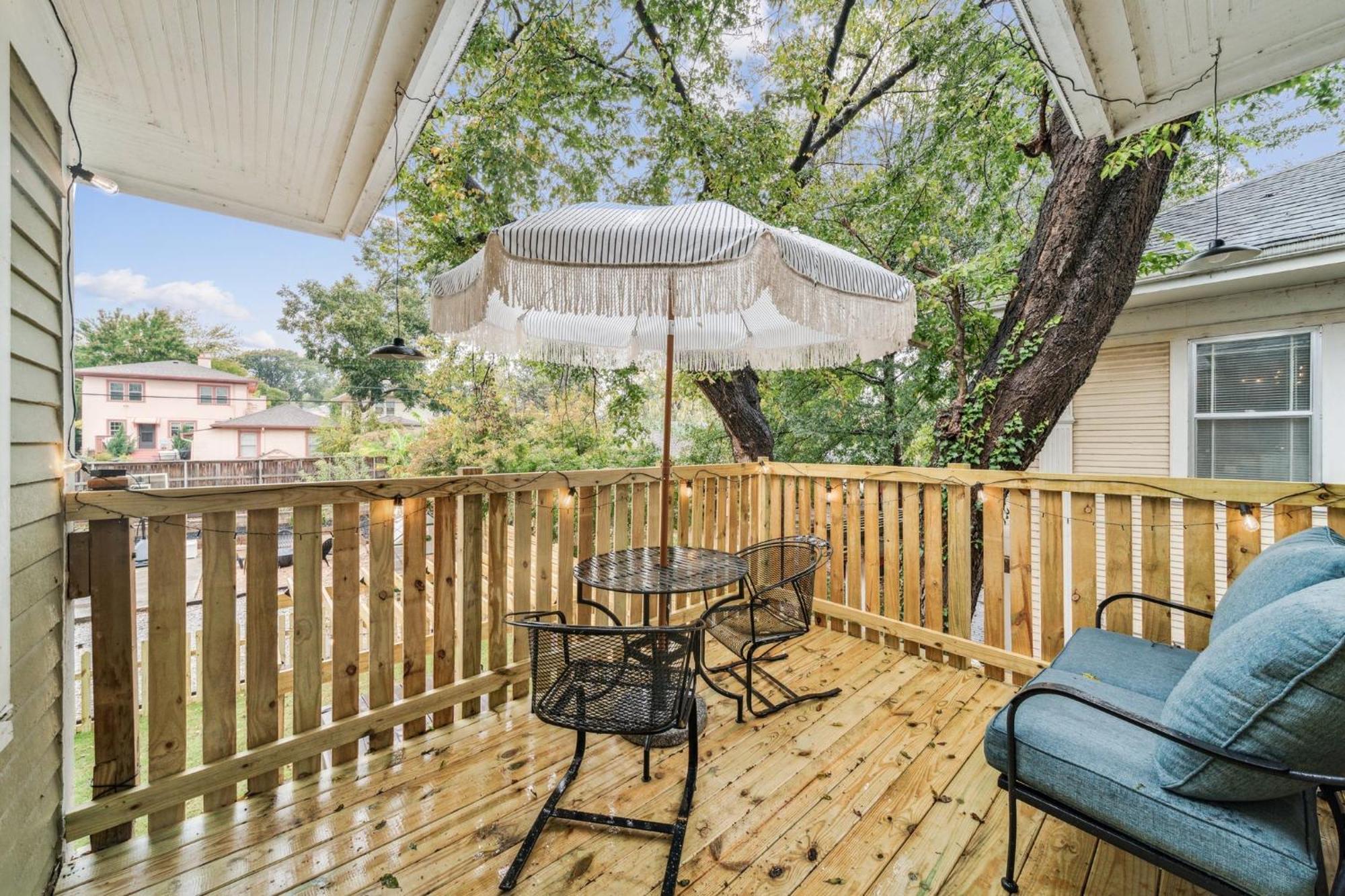 Hottub, Pool Table, Basketball, Firepit, Sleeps 8 *