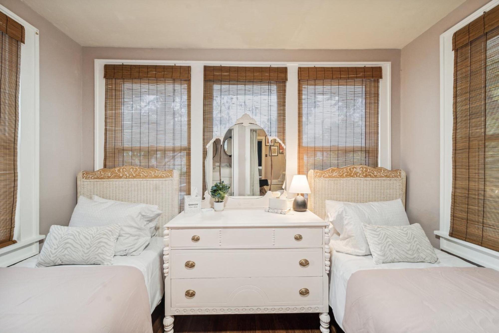 Holiday home Hottub, Pool Table, Basketball, Firepit, Sleeps 8