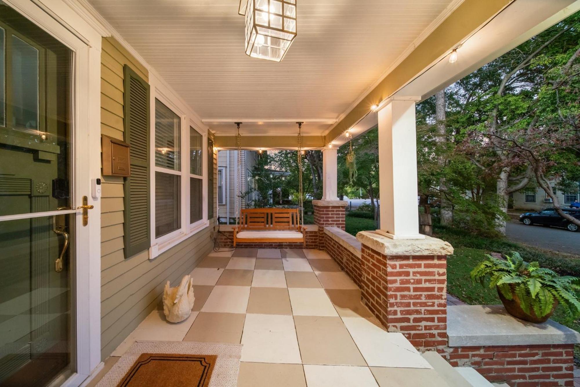 Hottub, Pool Table, Basketball, Firepit, Sleeps 8 * Tulsa