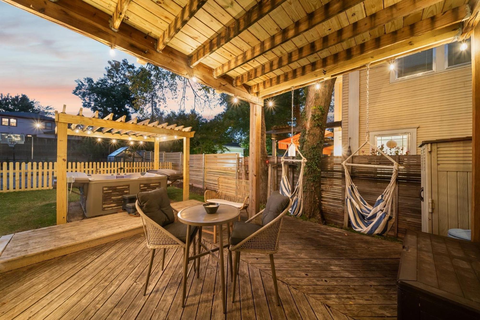 Hottub, Pool Table, Basketball, Firepit, Sleeps 8 * Tulsa