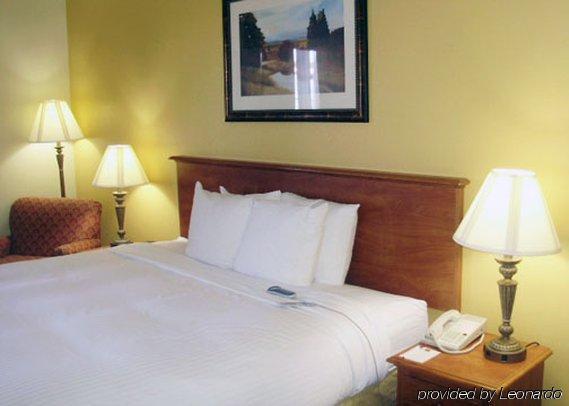 Clarion International Airport Hotel