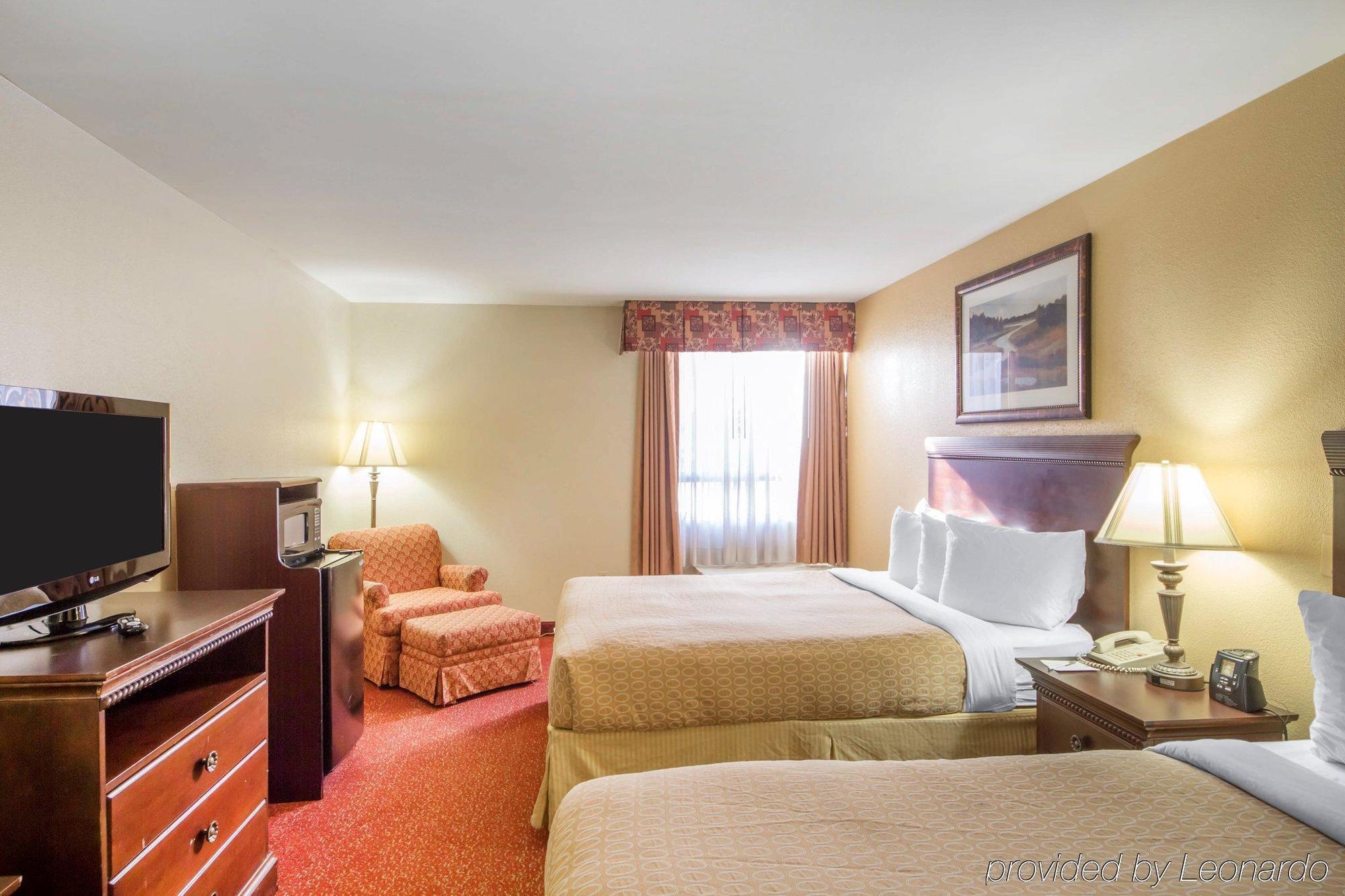 Hotel Clarion International Airport 3*