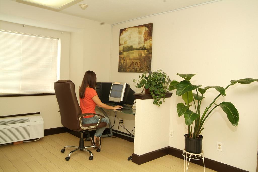 Hotel Expo 2*