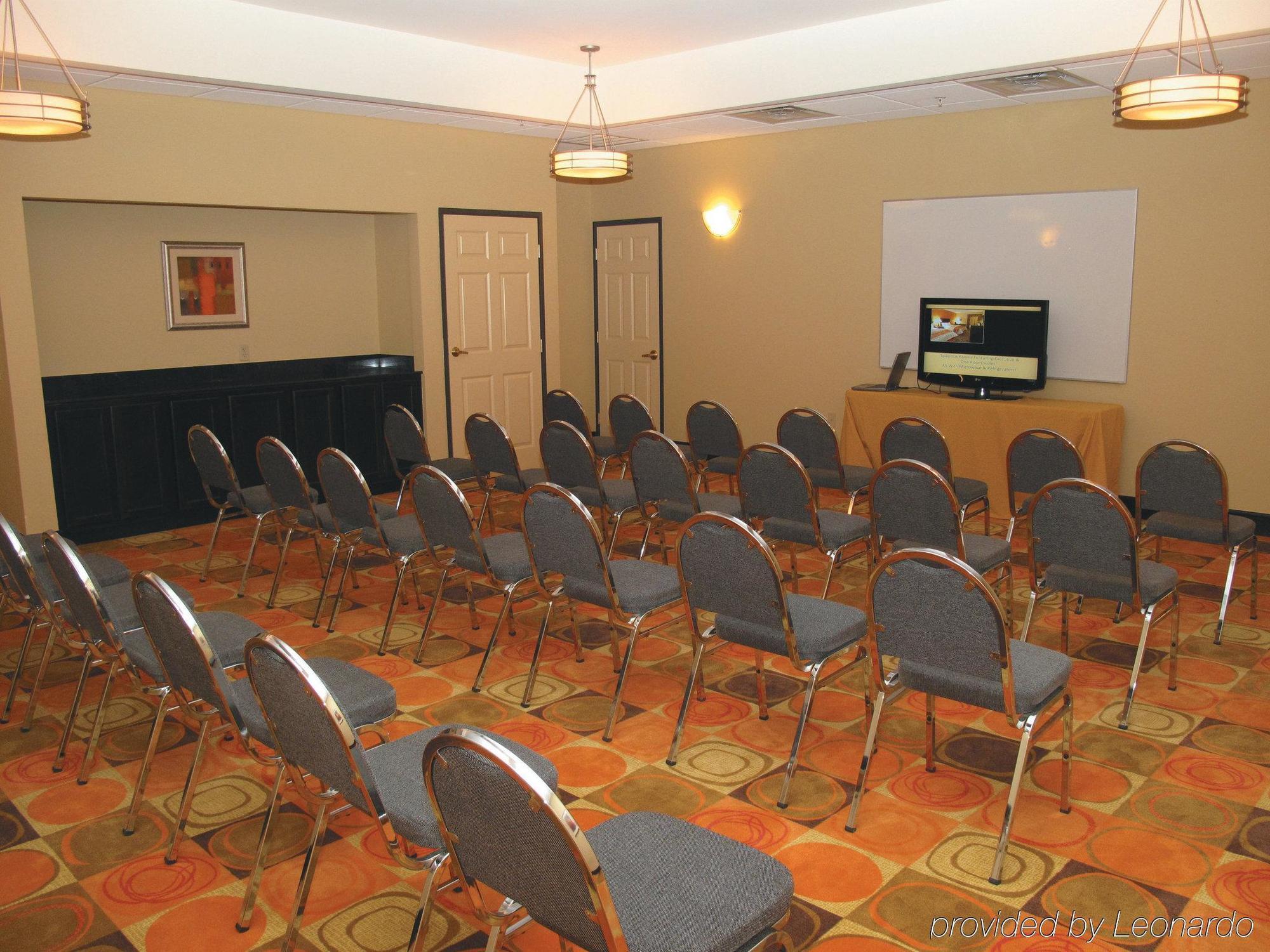 Hotel La Quinta By Wyndham Airport / Expo Square Tulsa