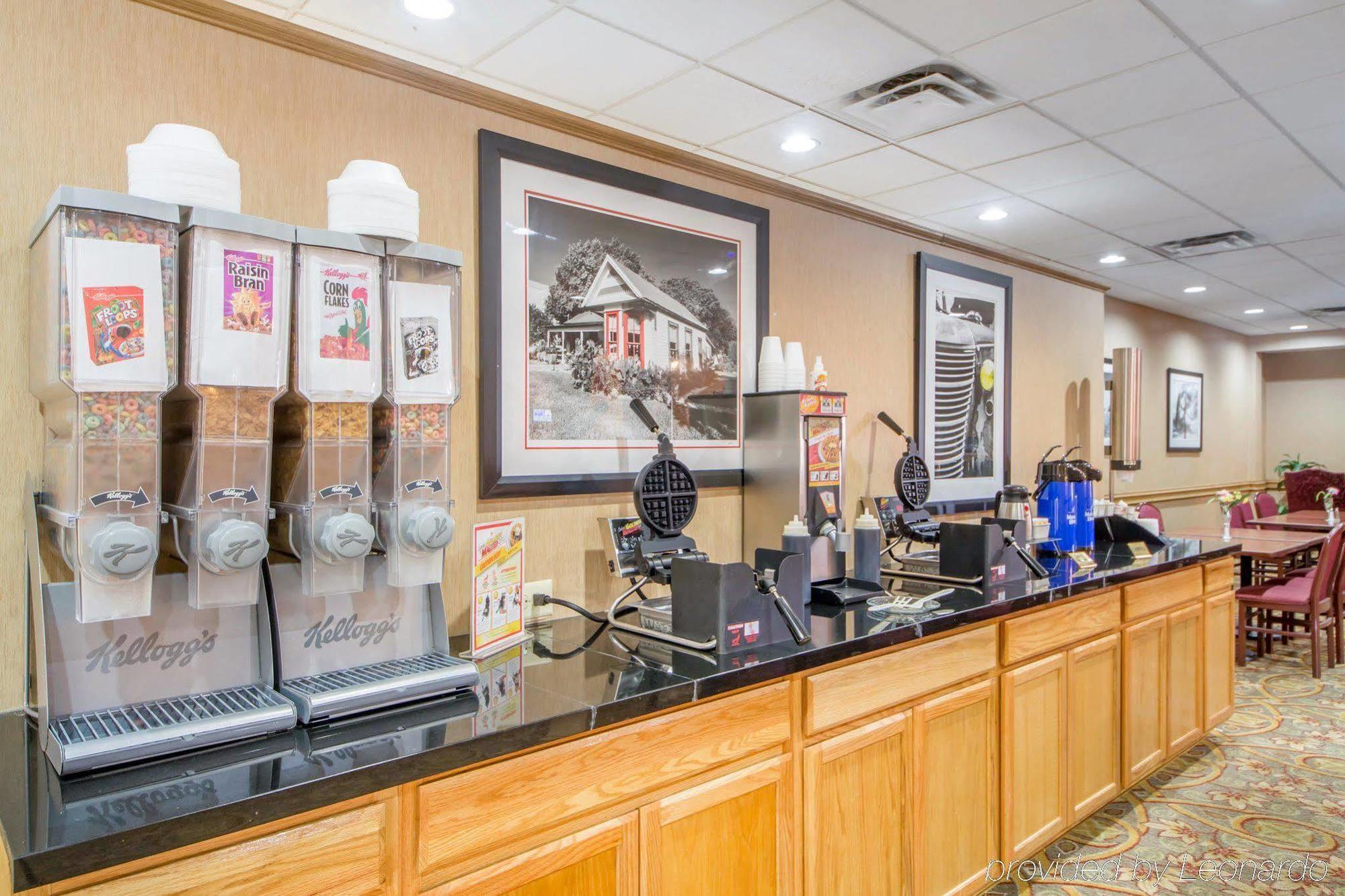 Clarion International Airport Hotel 3*