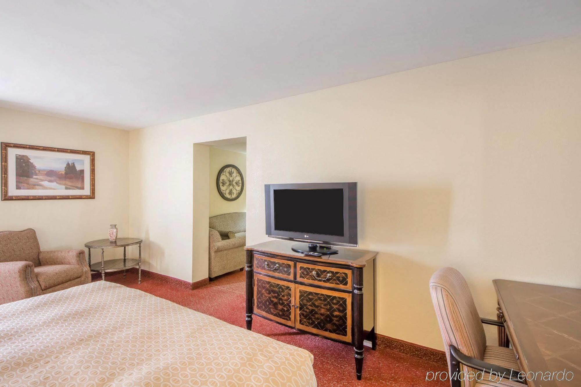 Clarion International Airport Hotel
