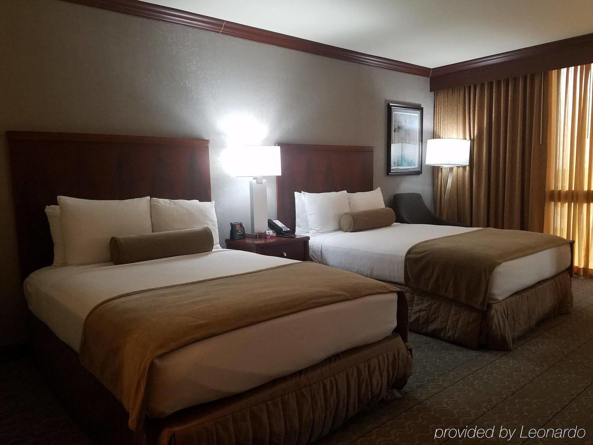 Crowne Plaza Southern Hills Hotel