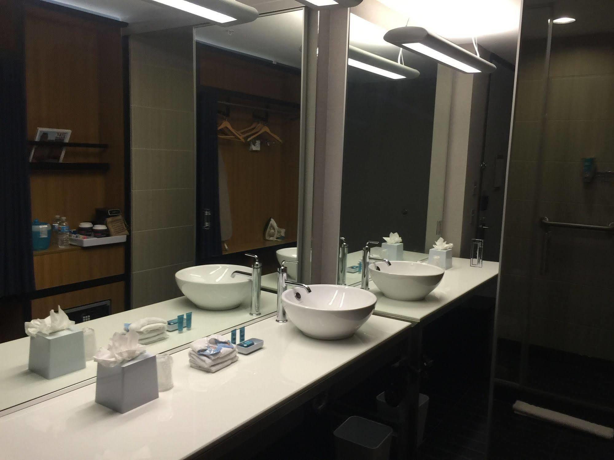 Aloft Hotel 3*