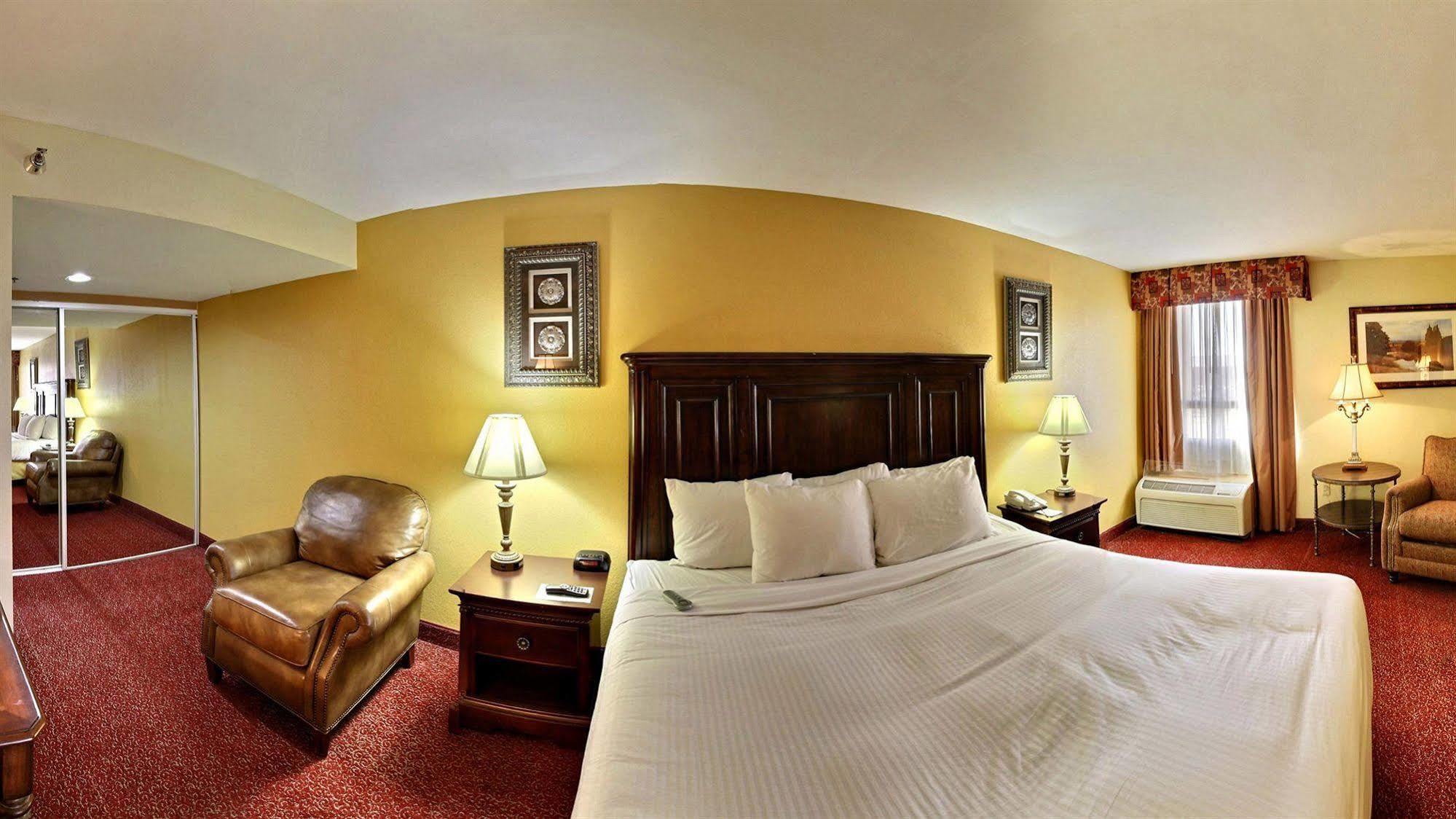 Clarion International Airport Hotel 3*