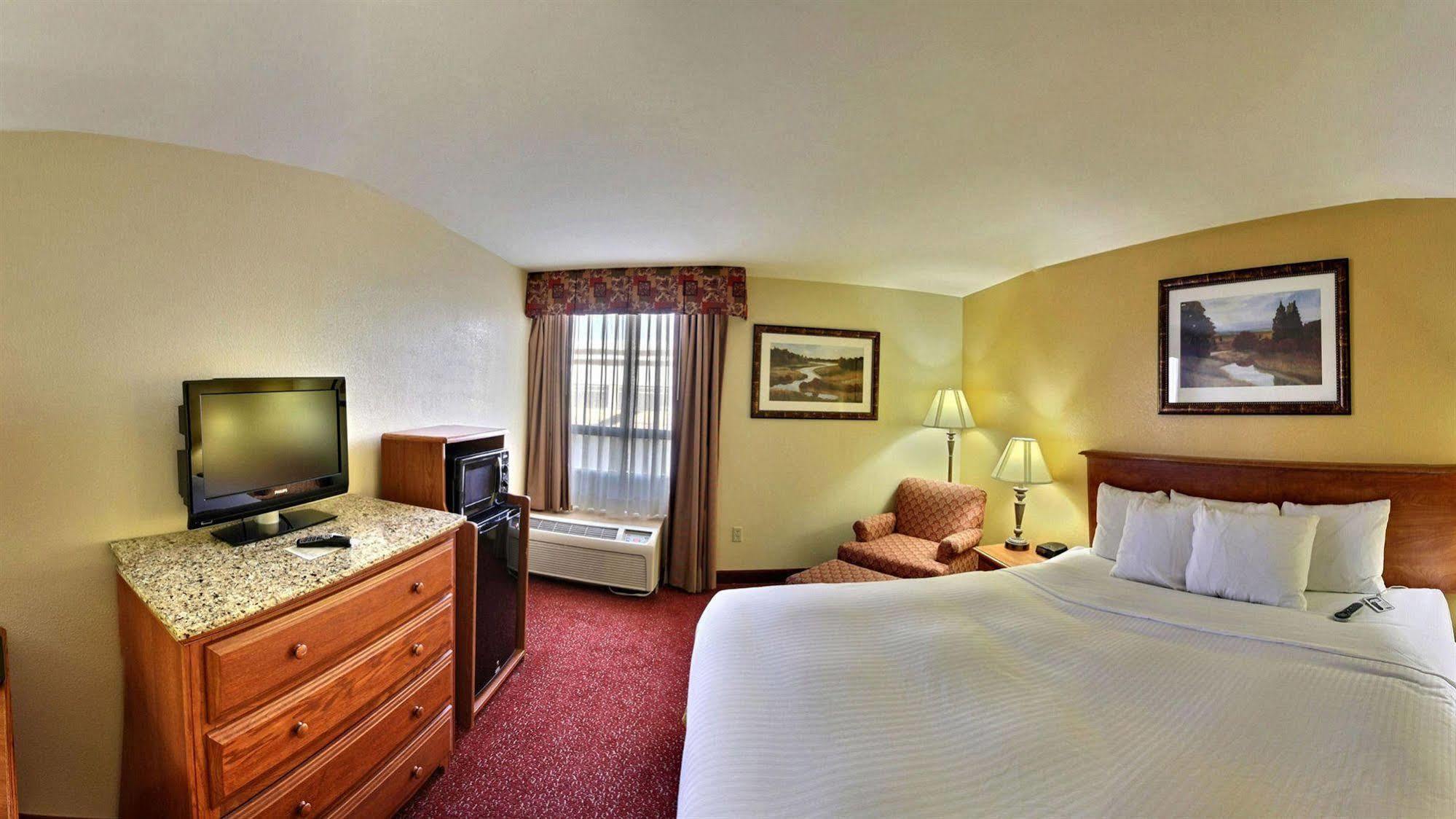 Clarion International Airport 3*
