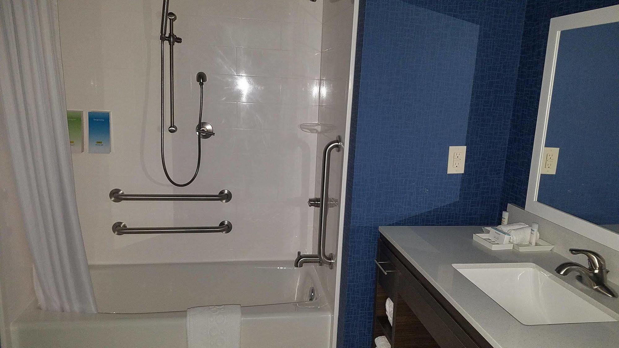 Home2 By Hilton Hills Hotel 3*